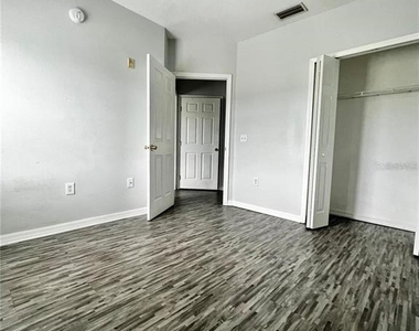 6011 Skydale Way - Photo Thumbnail 23