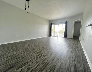 6011 Skydale Way - Photo Thumbnail 8