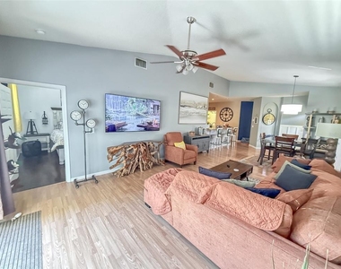 317 28th Street W - Photo Thumbnail 9