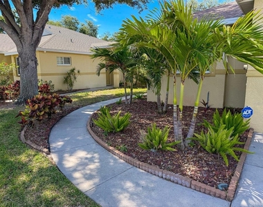 317 28th Street W - Photo Thumbnail 2