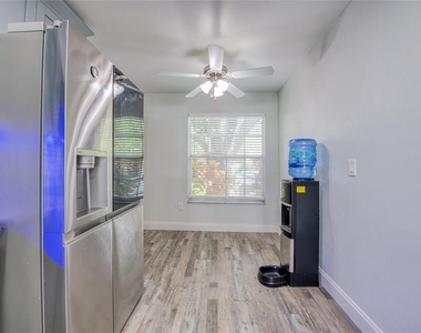 2390 Bentley Dr - Photo Thumbnail 12