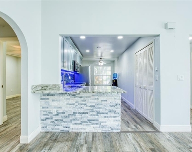2390 Bentley Dr - Photo Thumbnail 9