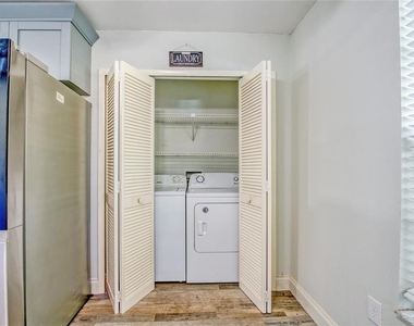 2390 Bentley Dr - Photo Thumbnail 33
