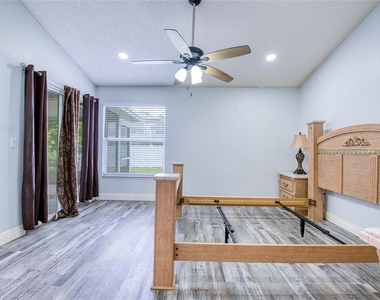 2390 Bentley Dr - Photo Thumbnail 18