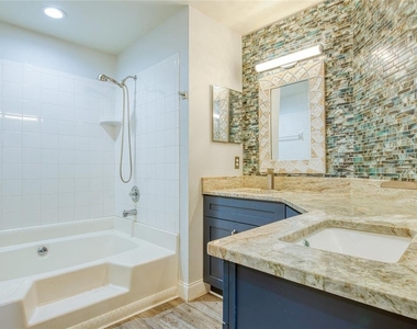 2390 Bentley Dr - Photo Thumbnail 21