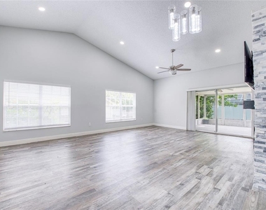2390 Bentley Dr - Photo Thumbnail 3