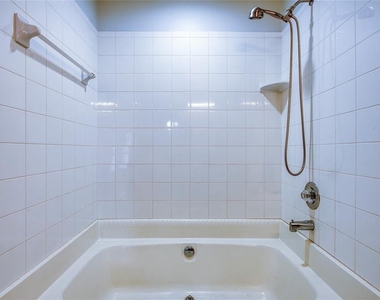 2390 Bentley Dr - Photo Thumbnail 25