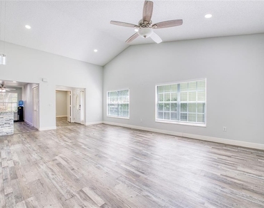 2390 Bentley Dr - Photo Thumbnail 4