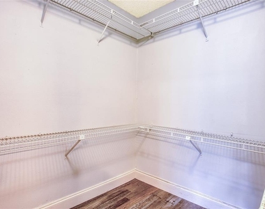 2390 Bentley Dr - Photo Thumbnail 26
