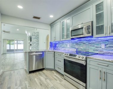 2390 Bentley Dr - Photo Thumbnail 15