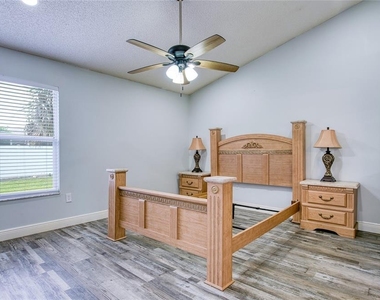 2390 Bentley Dr - Photo Thumbnail 17