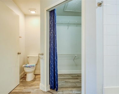 2390 Bentley Dr - Photo Thumbnail 23