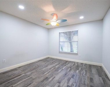2390 Bentley Dr - Photo Thumbnail 28