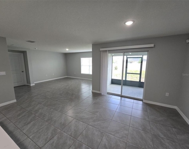 4703 Sw 85th Place - Photo Thumbnail 4