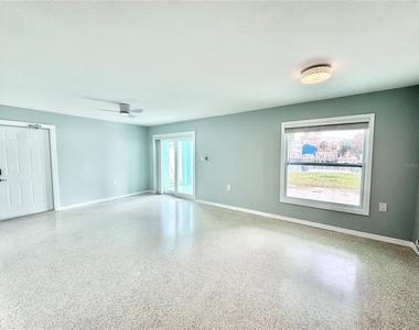 117 140th Avenue E - Photo Thumbnail 8