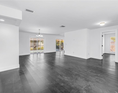 3216 Pine Haven Drive - Photo Thumbnail 4