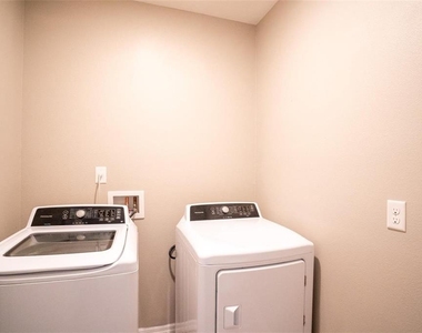 1865 Jackson Oaks Drive - Photo Thumbnail 13