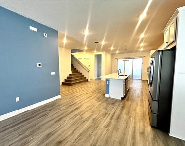 13456 Laxness Street - Photo Thumbnail 7