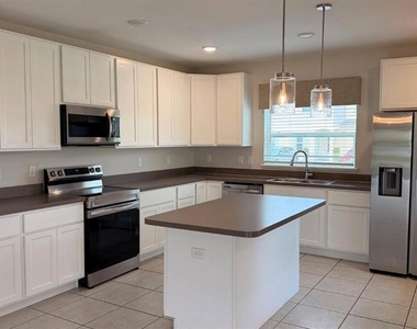4700 Coral Castle Drive - Photo Thumbnail 4