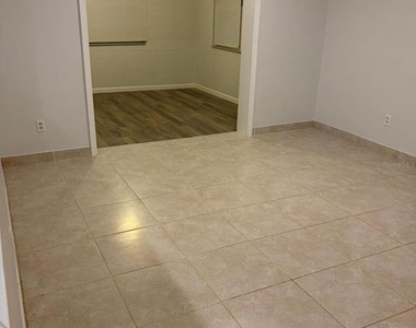 5920 Nw 62nd Place - Photo Thumbnail 4