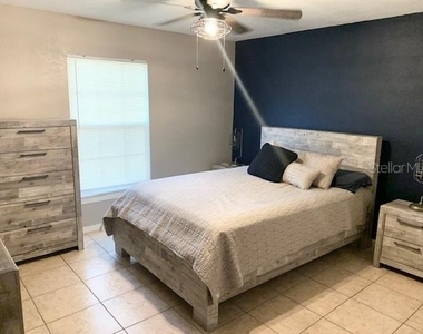 5447 Vineland Road - Photo Thumbnail 2