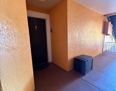 5447 Vineland Road - Photo Thumbnail 5