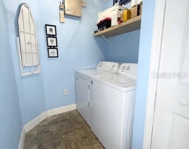 5447 Vineland Road - Photo Thumbnail 4