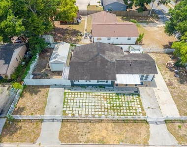 1230 E 1st Avenue - Photo Thumbnail 3