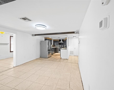 1230 E 1st Avenue - Photo Thumbnail 17