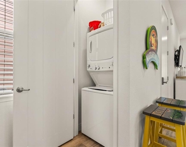 8005 Sand Bar Drive - Photo Thumbnail 19