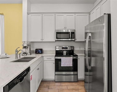 8005 Sand Bar Drive - Photo Thumbnail 7