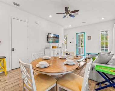 8005 Sand Bar Drive - Photo Thumbnail 10