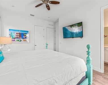8005 Sand Bar Drive - Photo Thumbnail 16