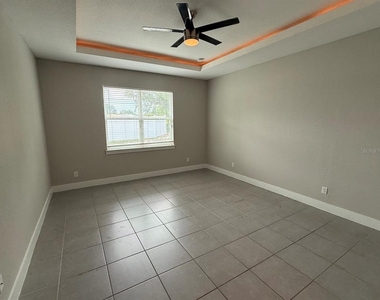 105 Zinnia Lane W - Photo Thumbnail 11