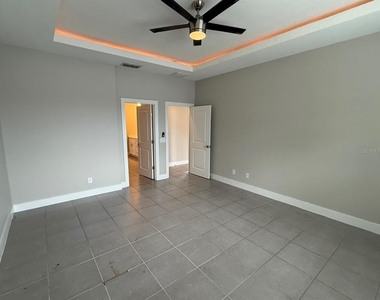 105 Zinnia Lane W - Photo Thumbnail 12