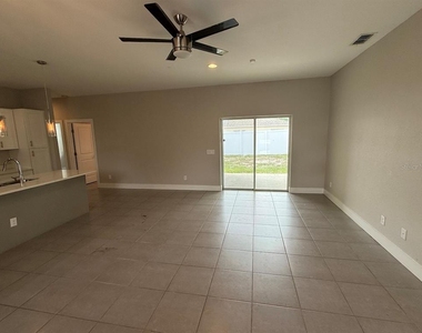 105 Zinnia Lane W - Photo Thumbnail 4