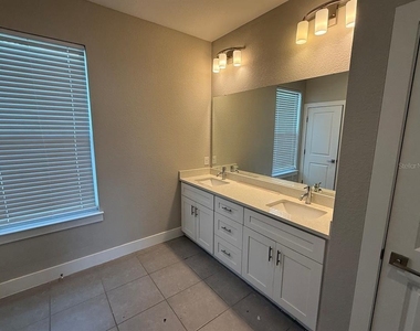 105 Zinnia Lane W - Photo Thumbnail 13
