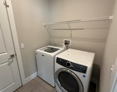 105 Zinnia Lane W - Photo Thumbnail 15