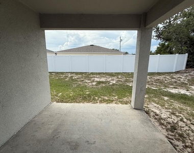 105 Zinnia Lane W - Photo Thumbnail 16