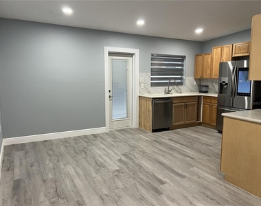 1746 8th Street - Photo Thumbnail 5