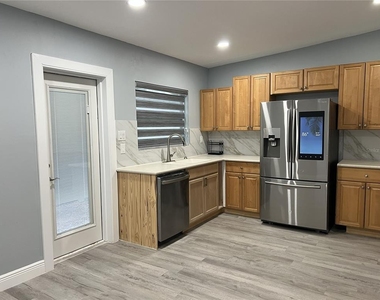 1746 8th Street - Photo Thumbnail 2