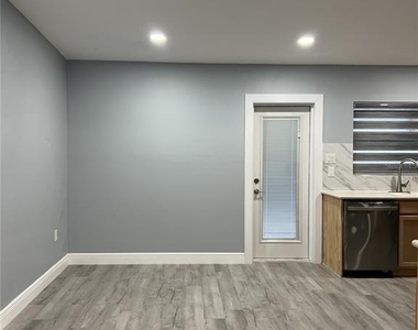 1746 8th Street - Photo Thumbnail 6