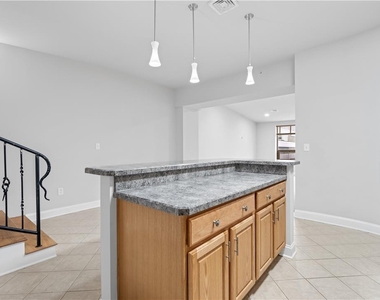 822 W Hamilton Street - Photo Thumbnail 12
