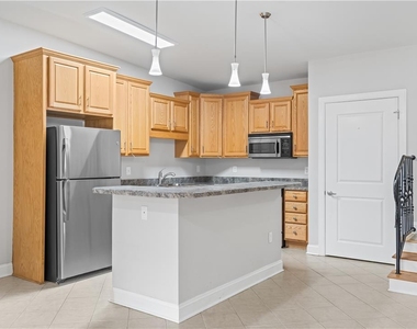 822 W Hamilton Street - Photo Thumbnail 2