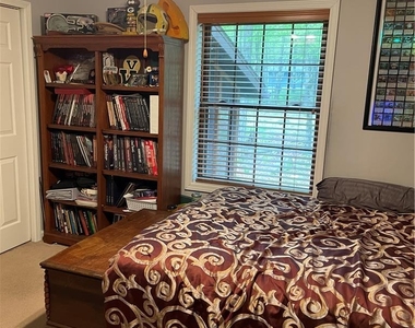 1037 Maplewood Drive - Photo Thumbnail 26