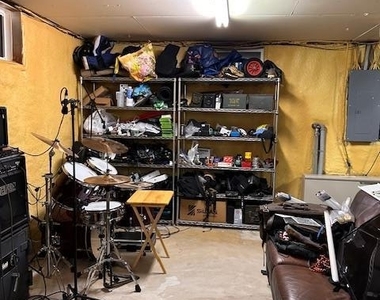 1037 Maplewood Drive - Photo Thumbnail 37