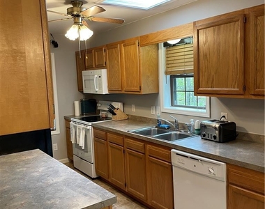 1037 Maplewood Drive - Photo Thumbnail 15