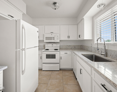 7139 Orizaba Avenue - Photo Thumbnail 5