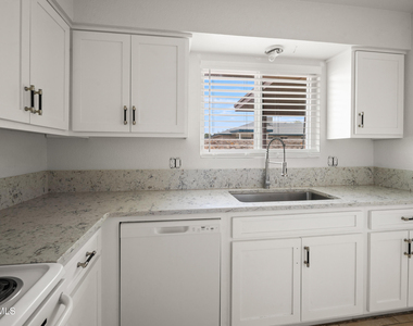 7139 Orizaba Avenue - Photo Thumbnail 6