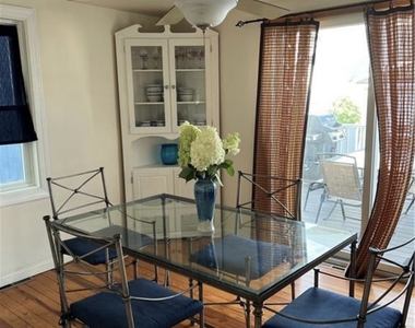 48 Lawrence Avenue - Photo Thumbnail 2